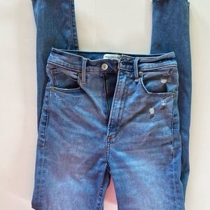 👖Abercrombie & Fitch Ultra High Rise Distressed Jeans-New